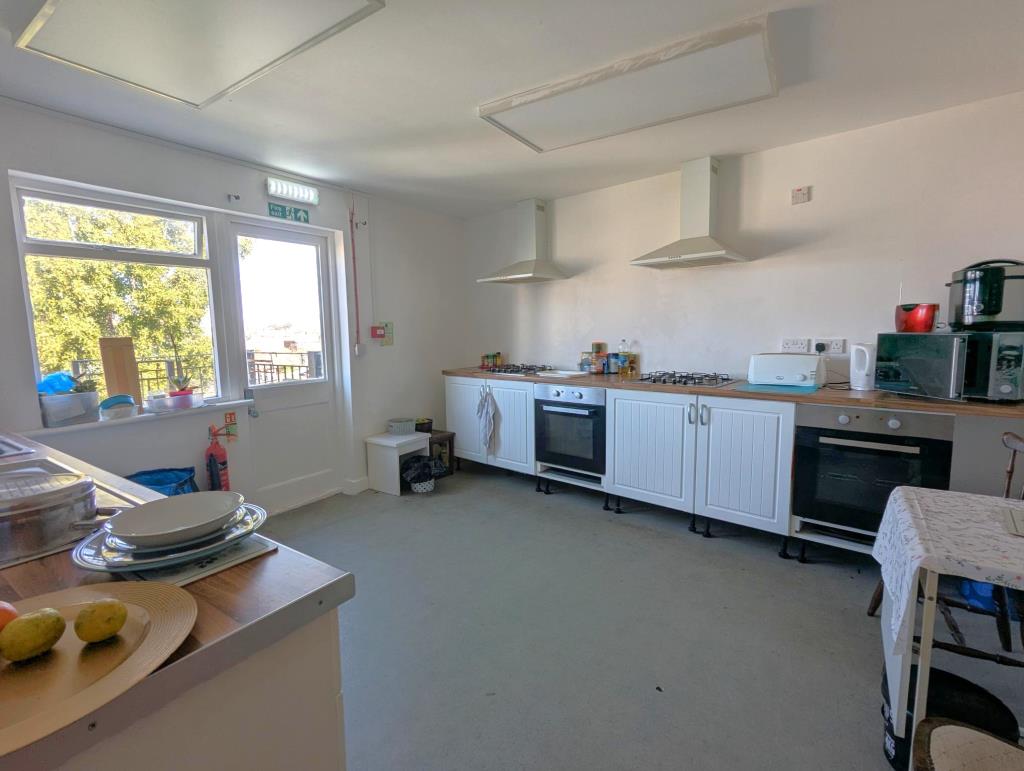Lot: 37 - FORMER HOTEL PARTIALLY CONVERTED TO AN HMO WITH SCOPE FOR FURTHER CONVERSION - The HMO Kitchen